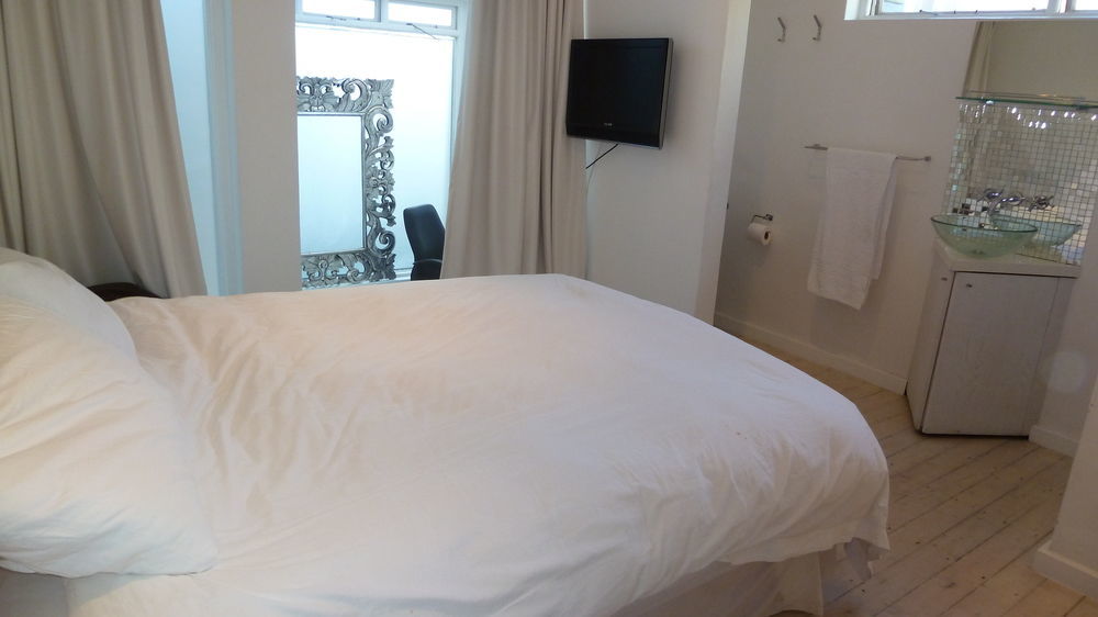4 On Highworth Apartments And Studios Cape Town Bagian luar foto