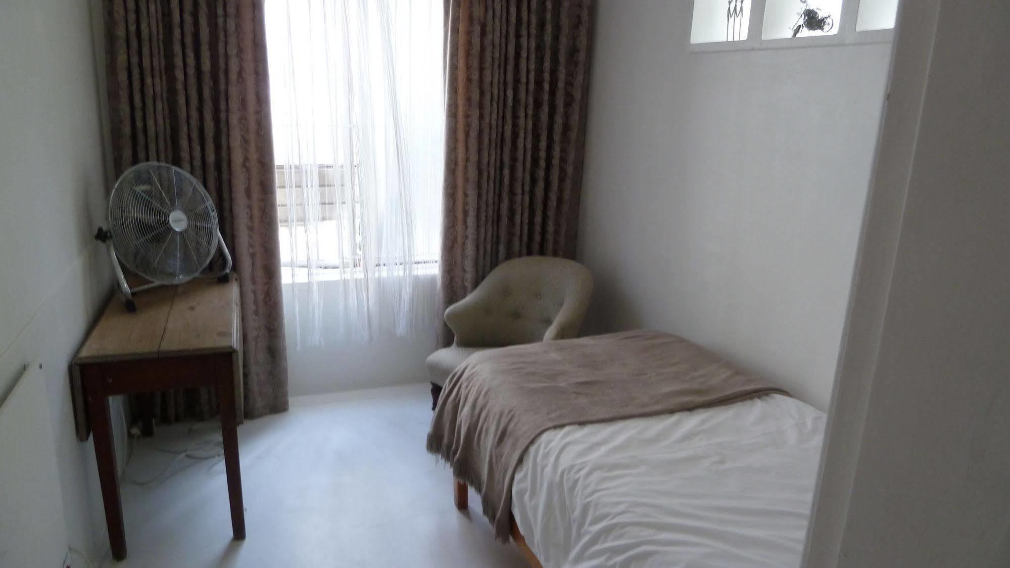 4 On Highworth Apartments And Studios Cape Town Bagian luar foto