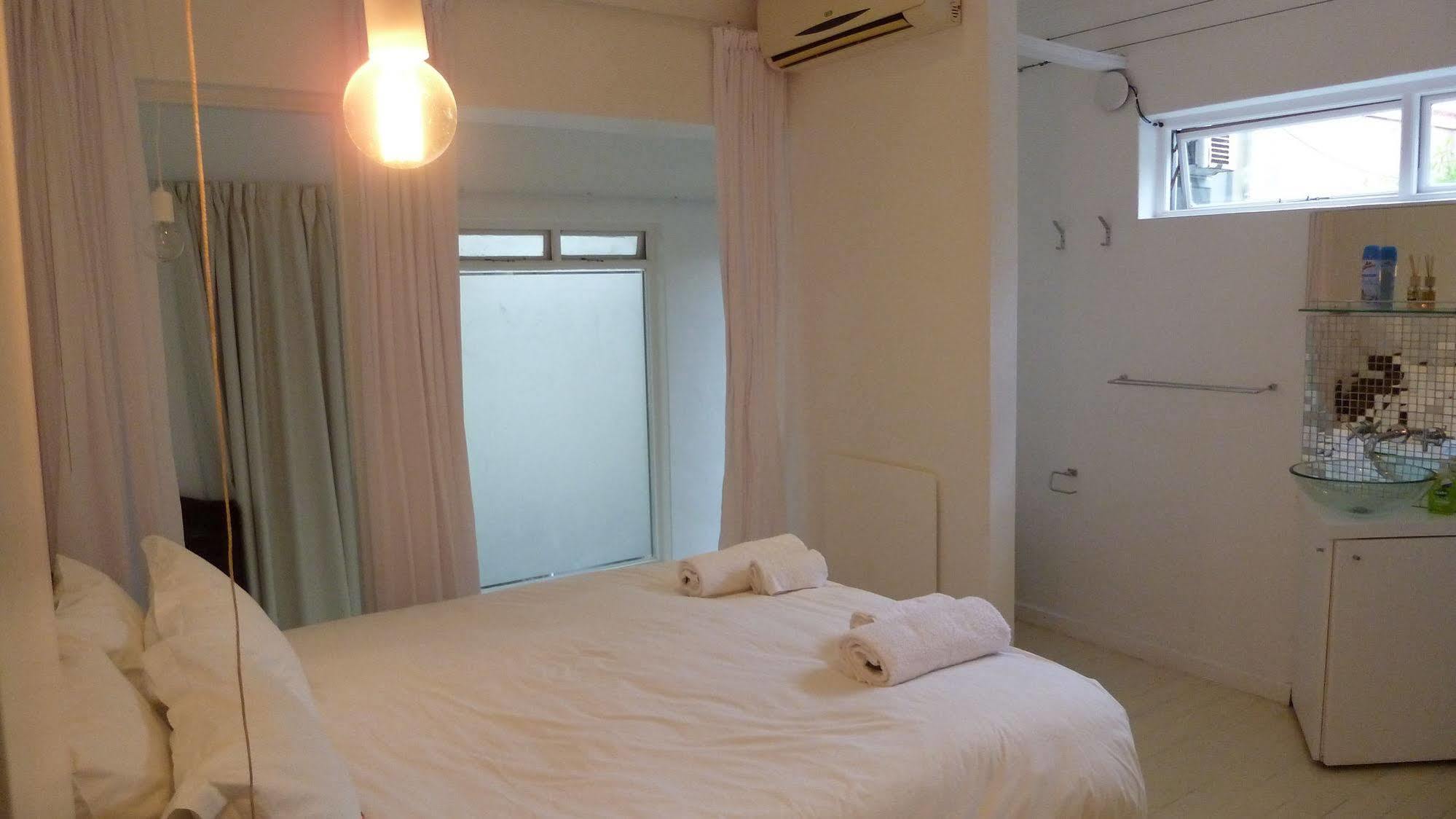 4 On Highworth Apartments And Studios Cape Town Bagian luar foto