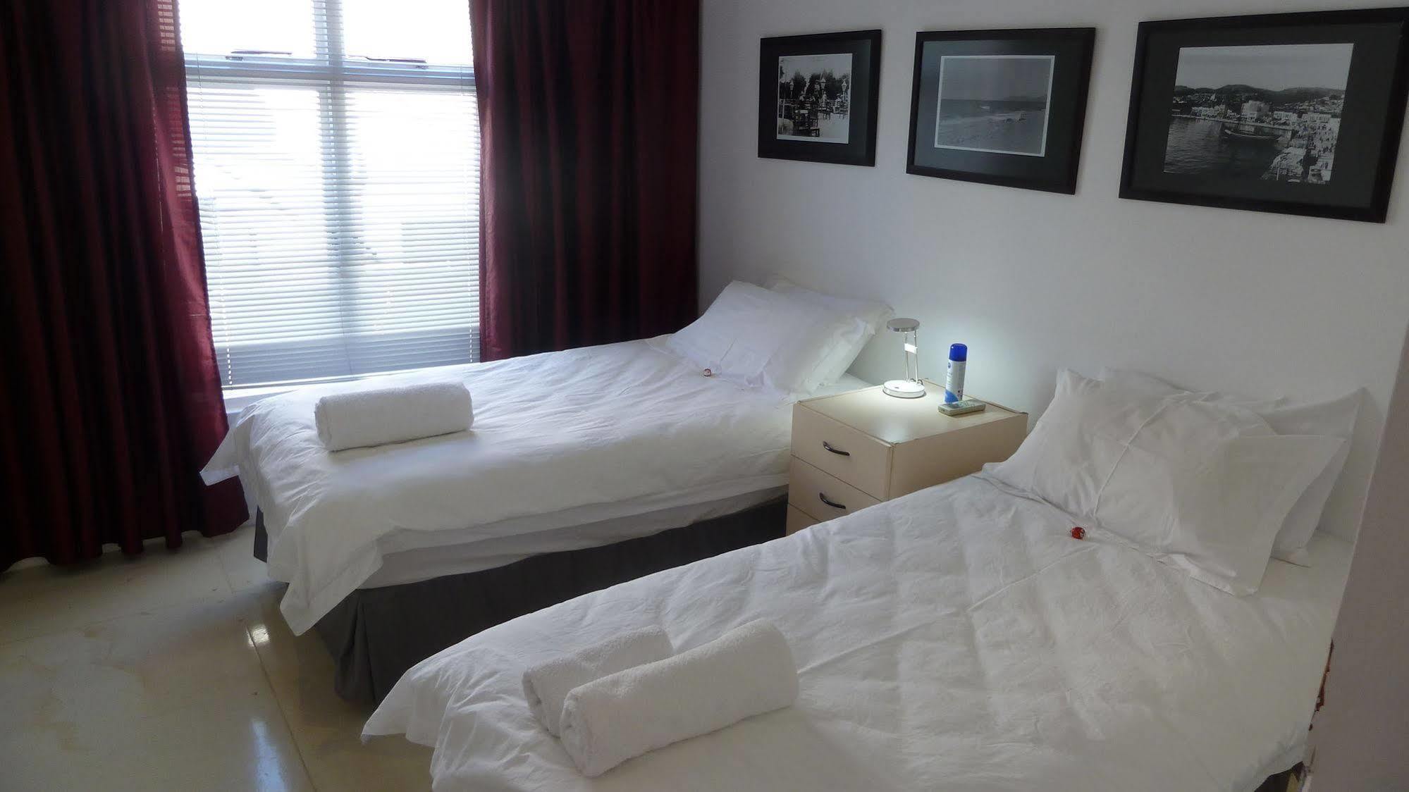 4 On Highworth Apartments And Studios Cape Town Bagian luar foto