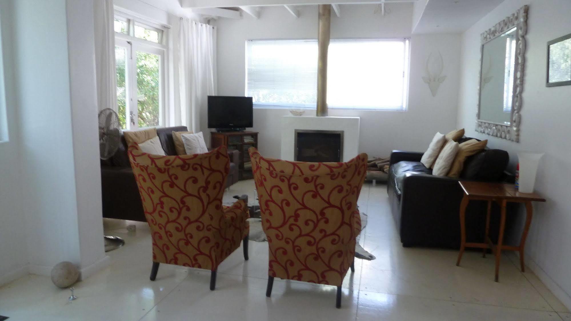 4 On Highworth Apartments And Studios Cape Town Bagian luar foto