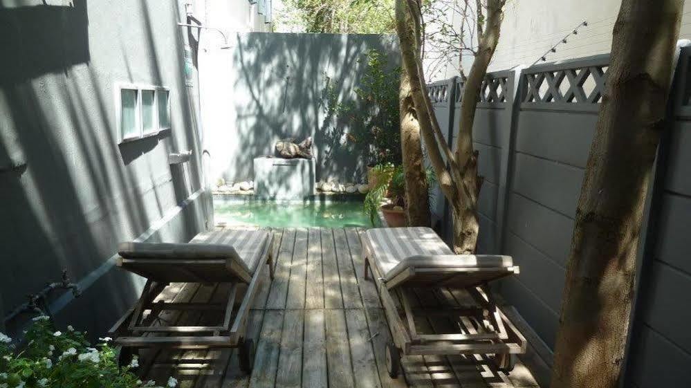4 On Highworth Apartments And Studios Cape Town Bagian luar foto