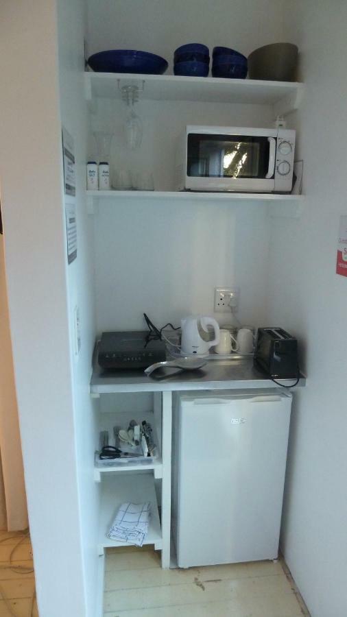 4 On Highworth Apartments And Studios Cape Town Bagian luar foto